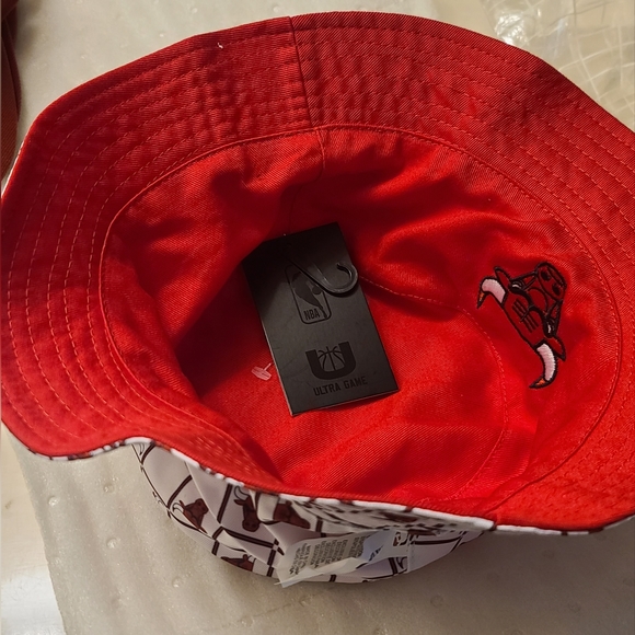 Reversible Chicago Bulls Bucket Hat - Picture 11 of 13